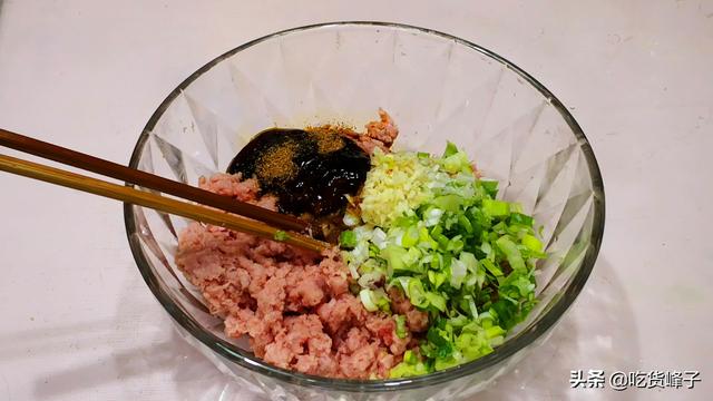 正宗酸菜饺子馅怎么调最好吃（只需学会这个调馅方法）(3)