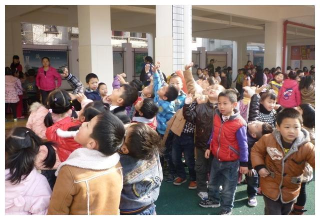 学校门口的5个经典小吃，家长想让小朋友吃图二，他们却偏爱图四