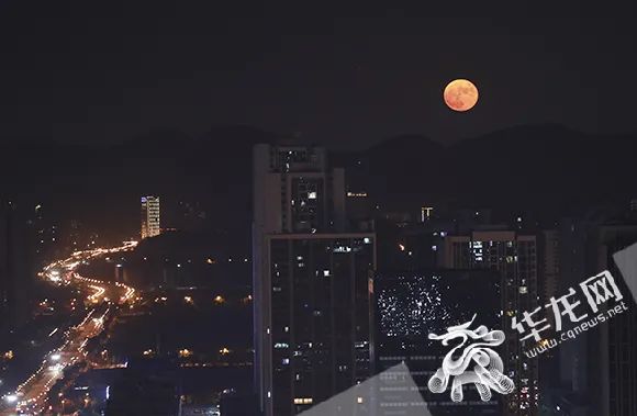 月亮照片真实图片（年度最特殊的赏月视角）