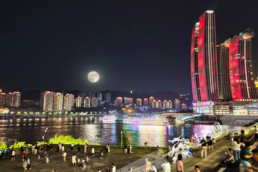 月亮照片真实图片（年度最特殊的赏月视角）