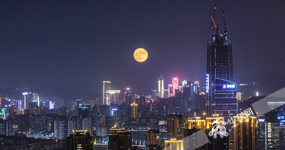 月亮照片真实图片（年度最特殊的赏月视角）