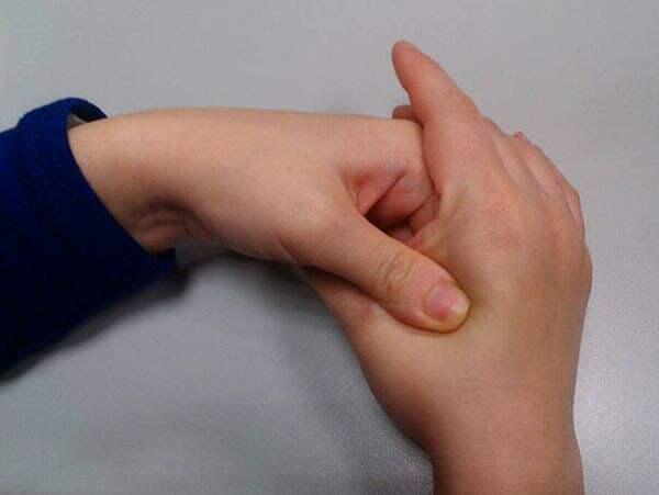 牙齿痛得怎么快速止痛（8种方法立刻止痛）(2)