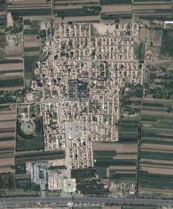 ​乔家大院位于山西省祁县乔家堡村，是清代巨商乔致庸的宅第