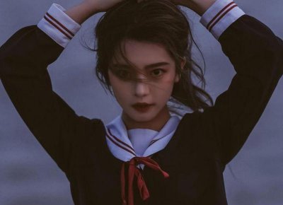 ​黑色裤子配什么上衣好看（想不到小黑裤+上衣的搭配火了）