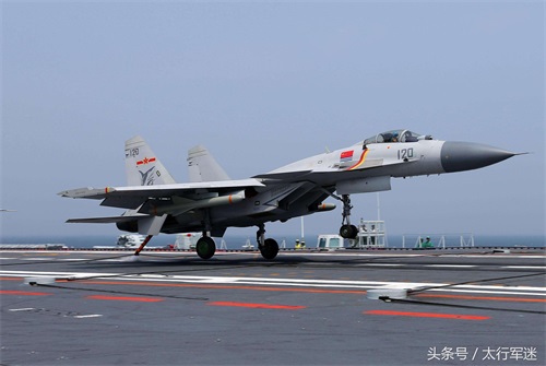 中国海军航母舰载机歼-15高清大图