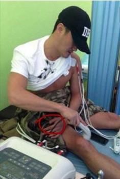 吴京导演“战狼2”火变全国，有网友发现“他的大拇指少了一节”