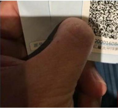 吴京导演“战狼2”火变全国，有网友发现“他的大拇指少了一节”