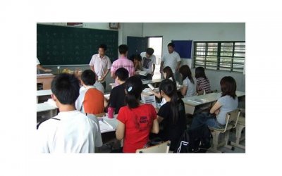 ​高中暗恋的女同学(女同学知道同桌暗恋她)