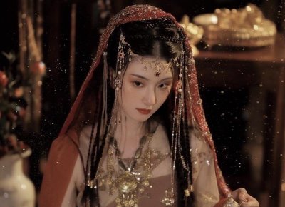 ​客厅养盆小叶紫檀，高贵典雅，香气怡人，还能净化空气