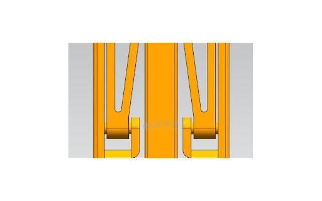 一女子与男友去吃大餐，买单时男友嫌太贵，她掏出手机豪爽买单