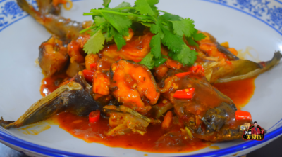 ​鲟鱼的做法大全(鲟鱼别蒸着吃，教你新吃法，不蒸不炸不煮汤，香辣美味，真好吃