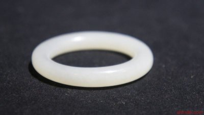 ​玉手镯戴哪个手上寓意比较好 玉镯戴哪个手最好