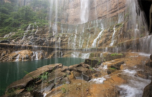 河南宝泉旅游度假区位于新乡市，专家赞誉“贵在原始，美在天然”