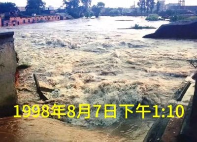 ​1998年长江特大洪水，在洞庭湖不远的地方，死亡人数高达4150人。