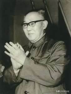​1959年，新总后勤部长上任，谭政让他带头支持部长工作，做个榜样