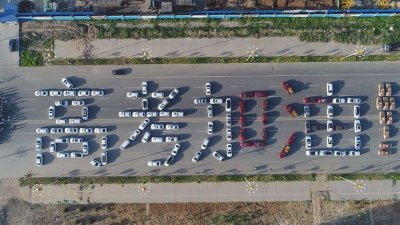 ​震撼！沙河百辆爱心送考车摆“高考加油”助力高考