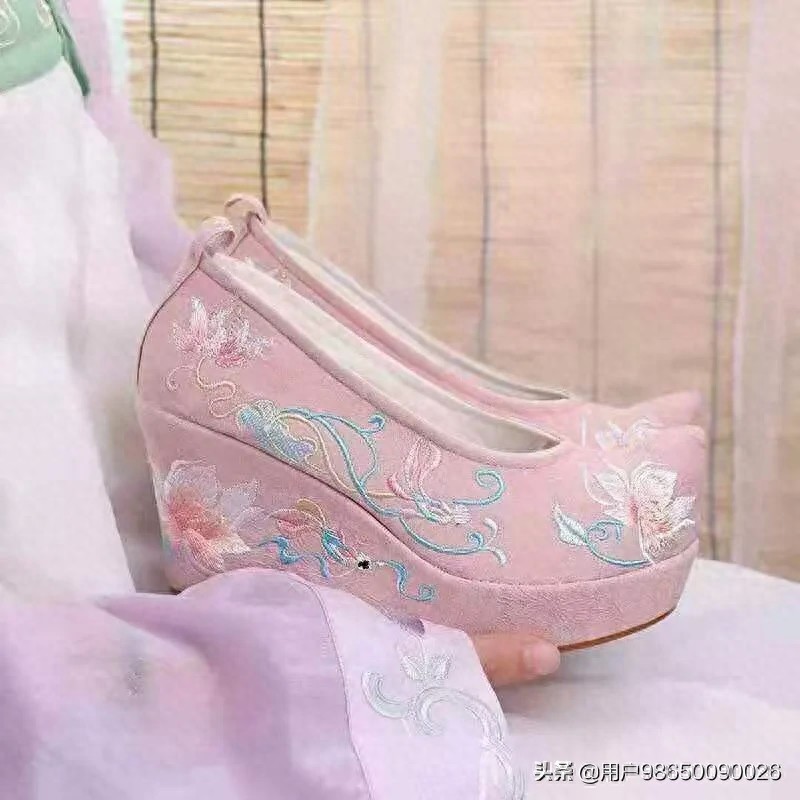 脱不掉的绣花鞋