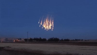 ​“白磷弹”有多恐怖？1000度高温烧穿皮肉骨头，因不人道被指责