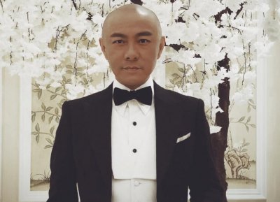 ​55岁张卫健曝近况，弟弟死后全力陪伴母亲，为此与妻分居近1年