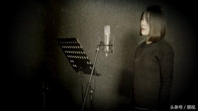 ​一首好听的，带给人浓浓温暖的《至少还有你》