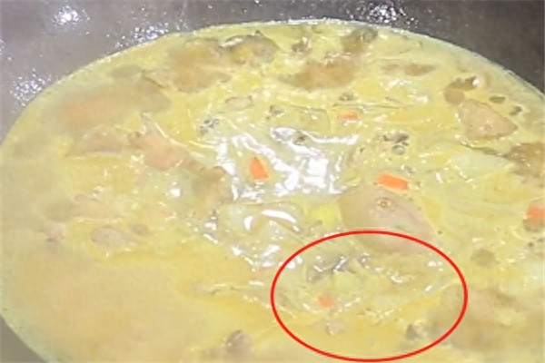 教你咖喱鸡家常做法,咖喱香浓鸡块鲜嫩,好吃超下饭