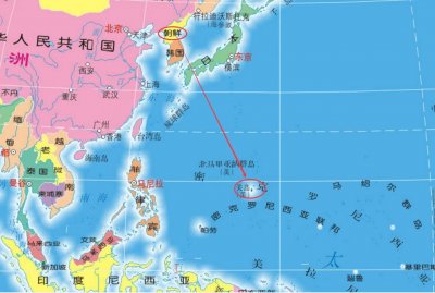 ​在关岛有一个裸身族群，男士只穿遮羞布，女士穿贝壳比基尼