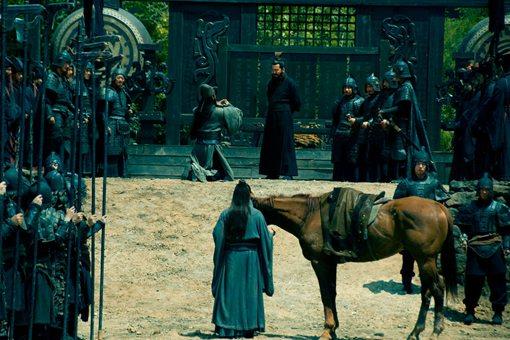 关羽一生目中无人,为何会对这几人十分敬重?