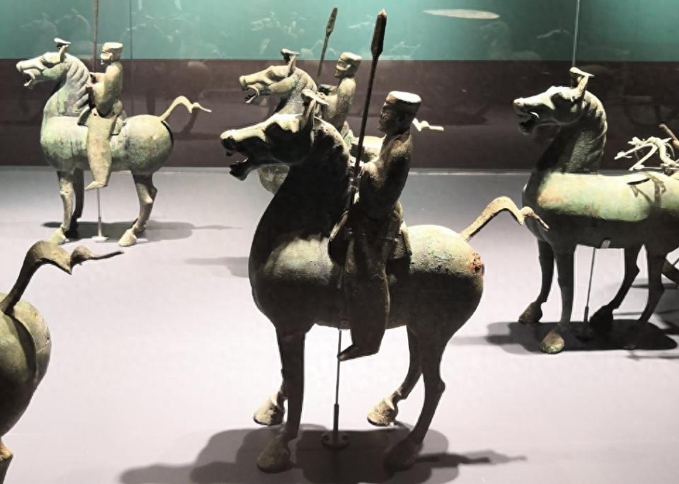 「历史图片」图说马镫,小物件成就古代骑兵作战的革命性转折