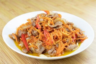 ​胡萝卜炒肉做法家常菜（胡萝卜炒肉，小白也能零失误的家常菜，营养丰富超下饭