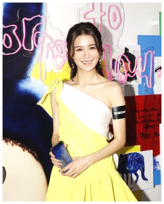 老公萧正楠外出工作一个月 TVB花旦黄翠如：我已不记得他的样子