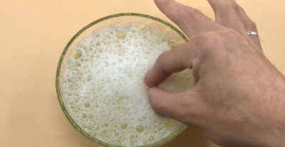 ​502粘住手怎么办（手被502粘住了怎么办？学会这几招，胶水自动溶解）