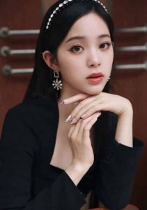 ​欧阳娜娜（中国台湾女大提琴演奏者、影视演员、歌手）