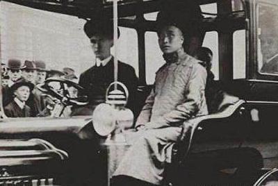 历史爱新觉罗·溥伦:拥戴袁世凯称帝后被封为亲王  1