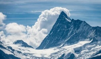 ​阿尔卑斯山最高峰是，阿尔卑斯山脉中，最高的山峰叫什么？有多高？