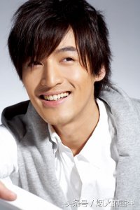 ​男人过了30岁更有魅力，那些越来越帅的男明星