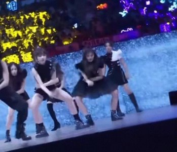 ​杨超越上奇葩说被群嘲，就想问：没文化就活该滚出娱乐圈？