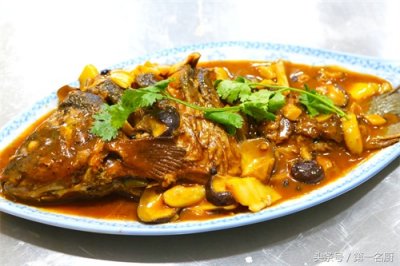 ​红烧鲤鱼的家常做法，生鱼直接上锅煎，味道鲜美又省油，太好吃了