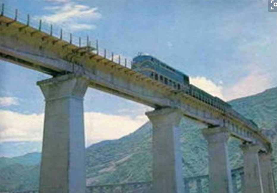 1981年成昆铁路列车坠桥现场照片，至今最大的一起铁路交通事故