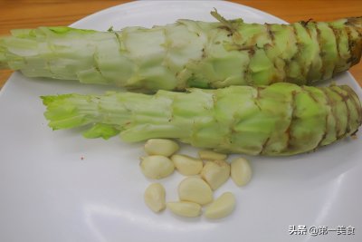 ​凉拌莴笋丝到底要不要焯水？看看厨师长如何操作，清脆开胃