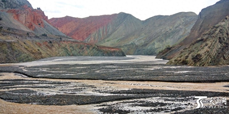 深入安集海大峡谷 一览鬼斧神工之美