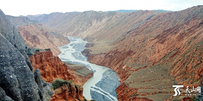 深入安集海大峡谷 一览鬼斧神工之美