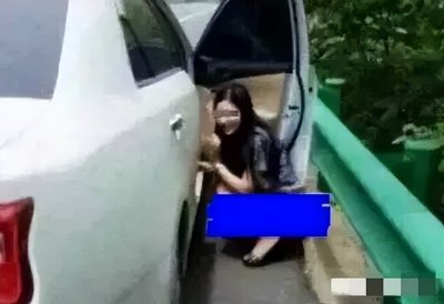 ​辣眼睛！女子在高速公路上就地小便网友:这算光明正大抗议吗?