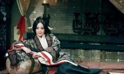 ​宣太后和秦始皇隔几代 宣太后是嬴政高祖母（隔了三代）