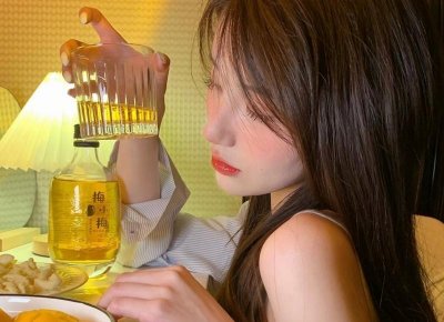 ​一厢情愿爱着一个人，最后只能感动自己，她不会感动！