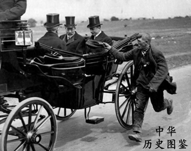 一组罕见的历史老照片：图二是神秘的“类人猿”，图七的穿着亮了