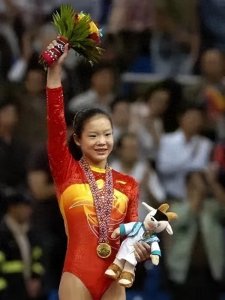 ​体操女皇程菲，褪去光环，34岁体重直达180斤，财务自由仍旧单身