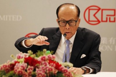 ​李嘉诚蝉联香港富豪榜冠军，何鸿燊家族仨成员上榜，刘銮雄排第六