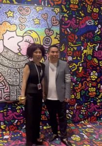 ​67岁林建岳胞妹罕见现身，依旧保留童花头形象，如今还是孤身一人