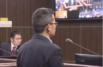 小学文化伪装硕士年薪百万,这名“高管”装得太像了