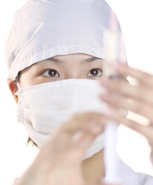 赞美白衣天使简短语句，赞美“白衣天使”的诗句？图2